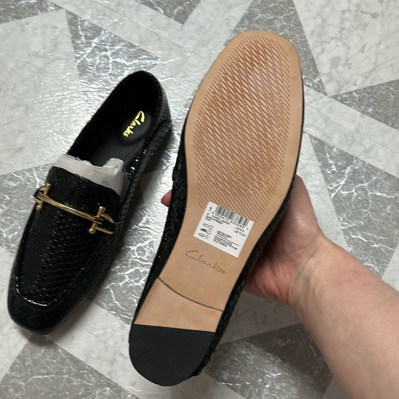 Clarks Black Patent Croc Embossed Loafers with Gold Detail - Picture 2 of 5
